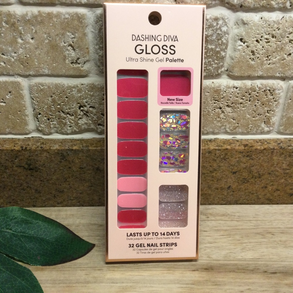 3/$30 - BNIP Dashing Diva Nail Wraps - Blitzen’s Ball